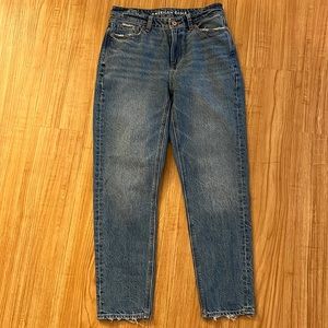 BRAND NEW never worn AE mom jean